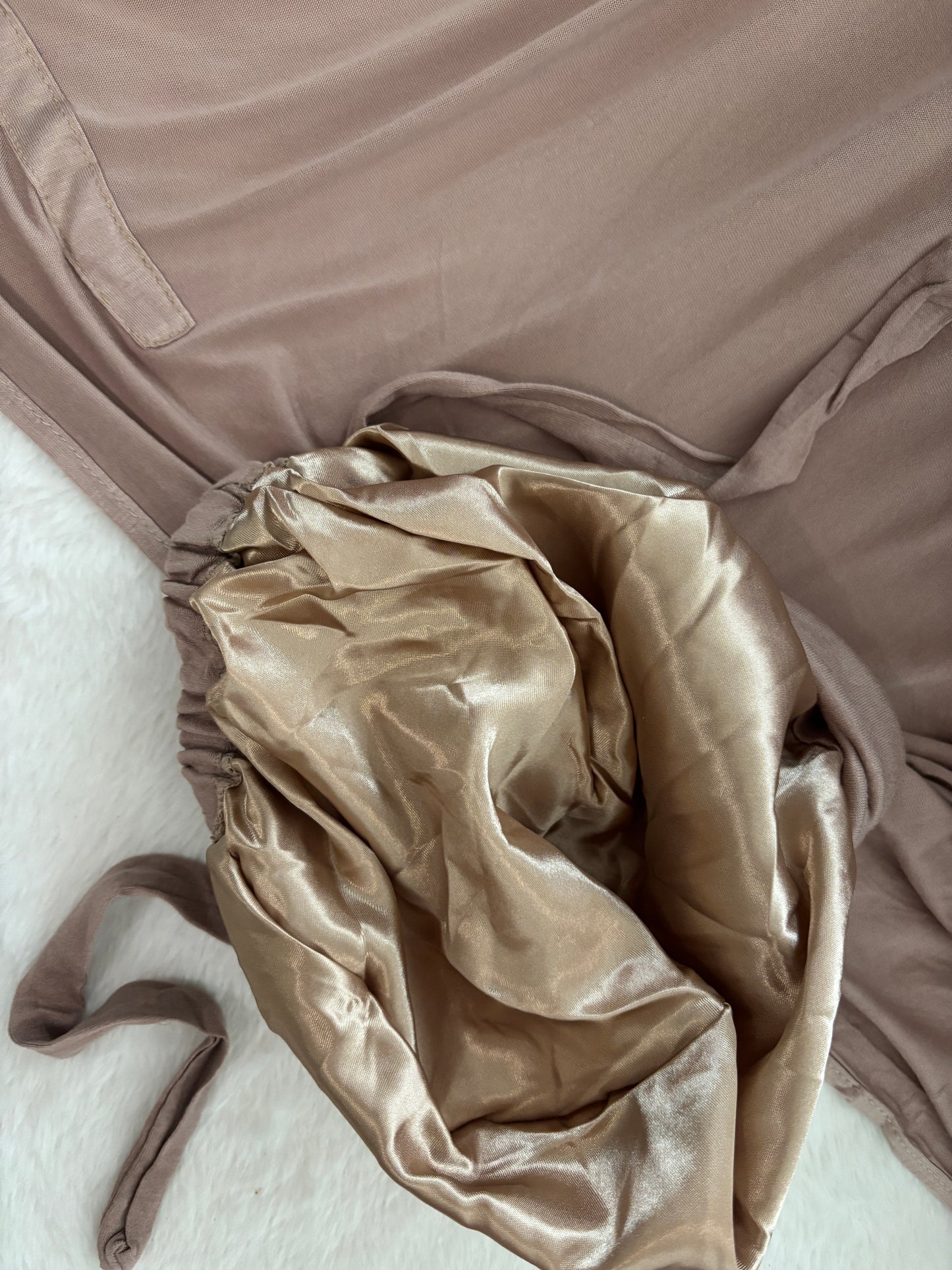 Hijab Express Perfection – Bonnet à Nouer Intérieur Satin + Voile Jersey Coton Modal avec Aimants – Qualité Supérieure XL – Couleur Sable