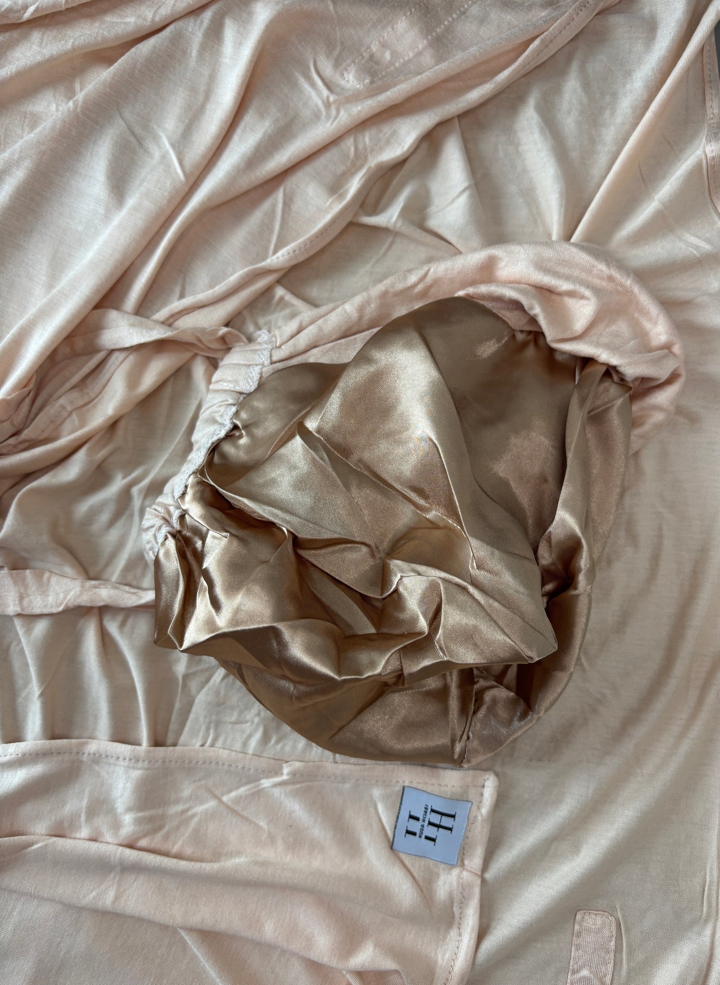 Hijab Express Perfection – Bonnet à Nouer Intérieur Satin + Voile Jersey Coton Modal avec Aimants – Qualité Supérieure XL – Beige Clair
