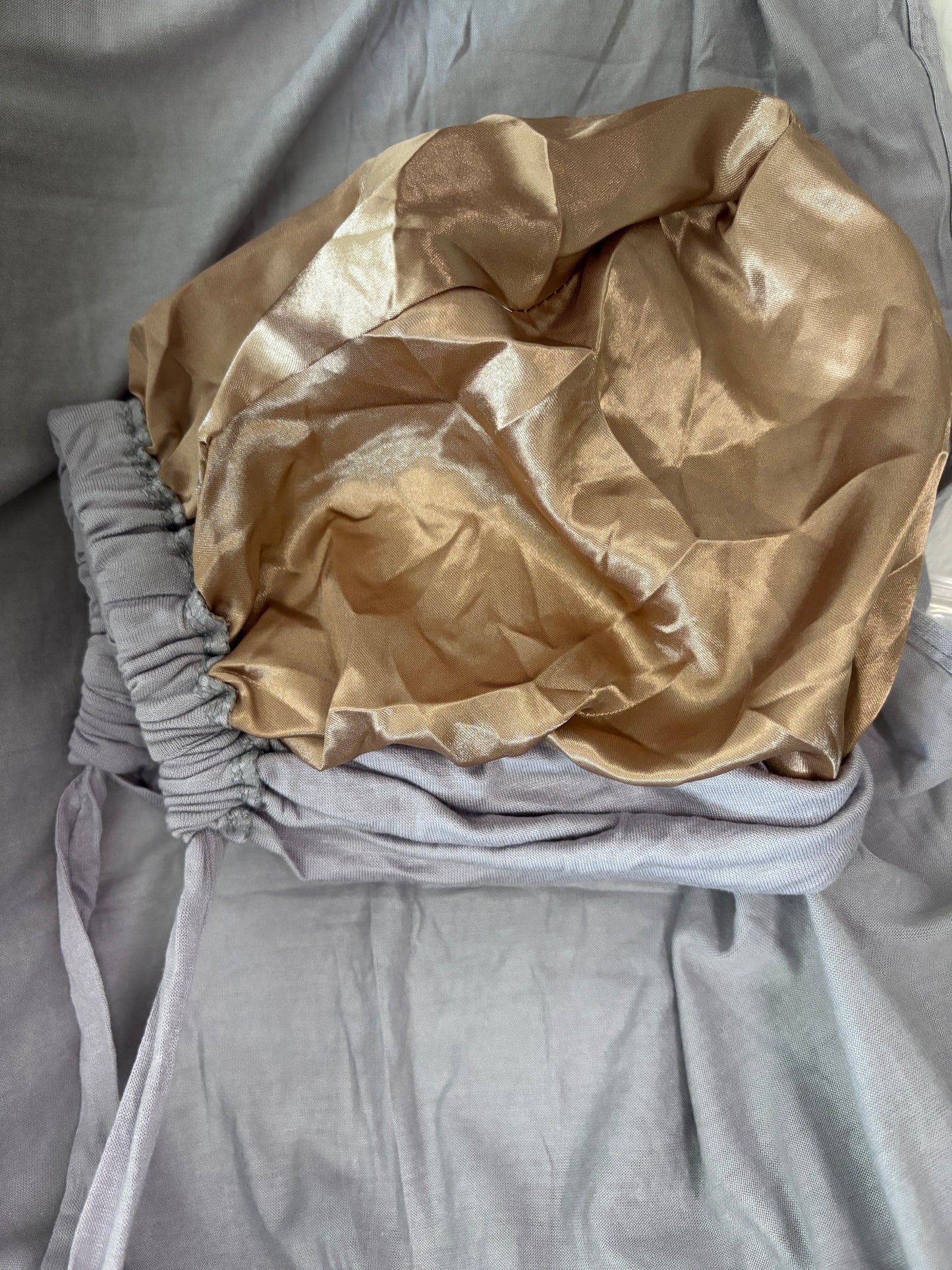 Hijab Express Perfection – Bonnet à Nouer Intérieur Satin + Voile Jersey Coton Modal avec Aimants – Qualité Supérieure XL – Gris Clair