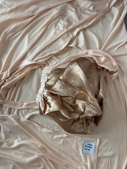 Hijab Express Perfection – Bonnet à Nouer Intérieur Satin + Voile Jersey Coton Modal avec Aimants – Qualité Supérieure XL – Beige Clair