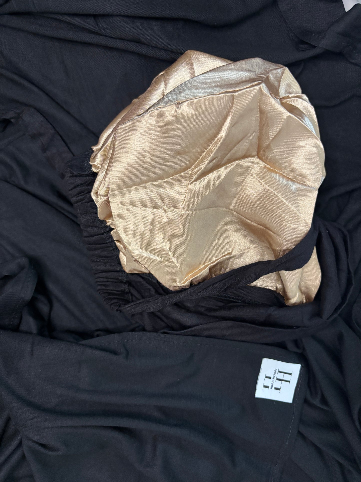Hijab Express Perfection – Bonnet à Nouer Intérieur Satin + Voile Jersey Coton Modal avec Aimants – Qualité Supérieure XL – Noir